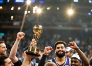 平博中国官网-东契奇期待未来携手“紫金军团”夺冠，NBA湖人队即将进入新时代