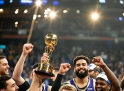 平博中国官网-东契奇期待未来携手“紫金军团”夺冠，NBA湖人队即将进入新时代