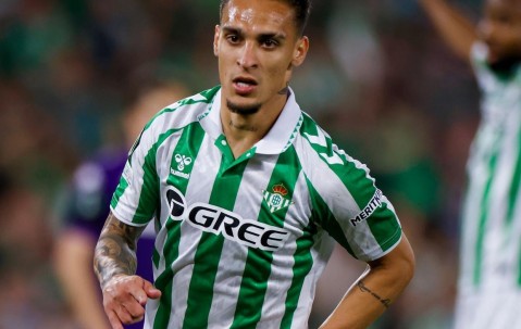 关于马竞和贝蒂斯有意安东尼，曼联要价3000万英镑的信息