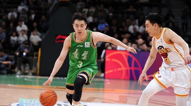 辽宁队在紧张比赛中再次夺取胜利，强势表现