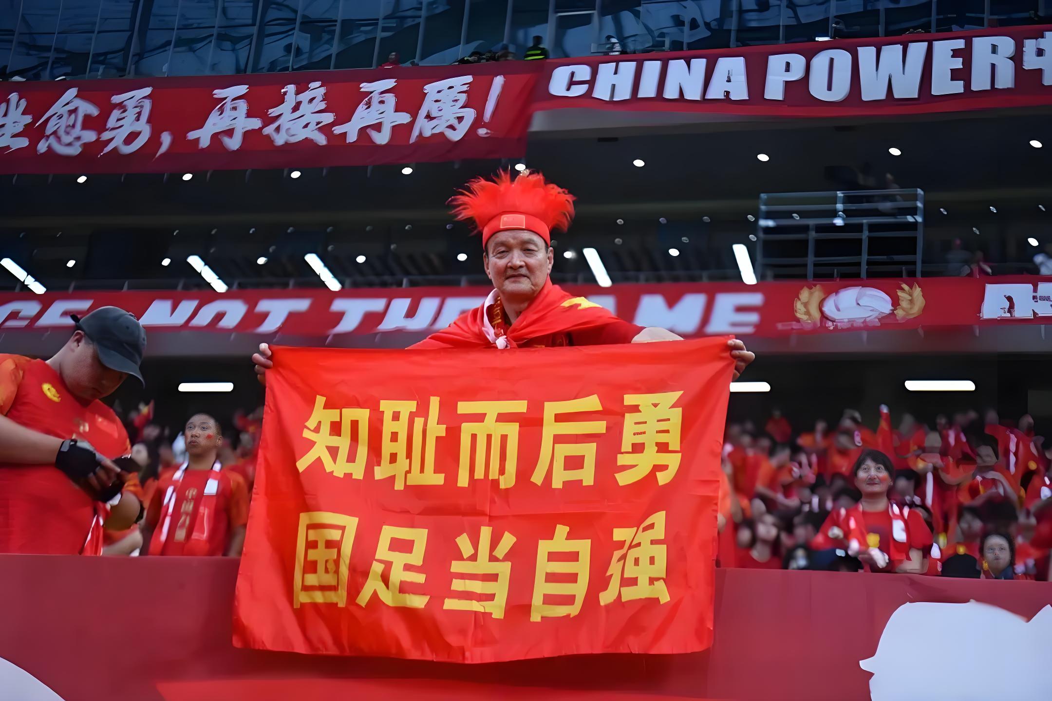 关于国内足球职业联赛百强争锋，球队士气冲天的信息
