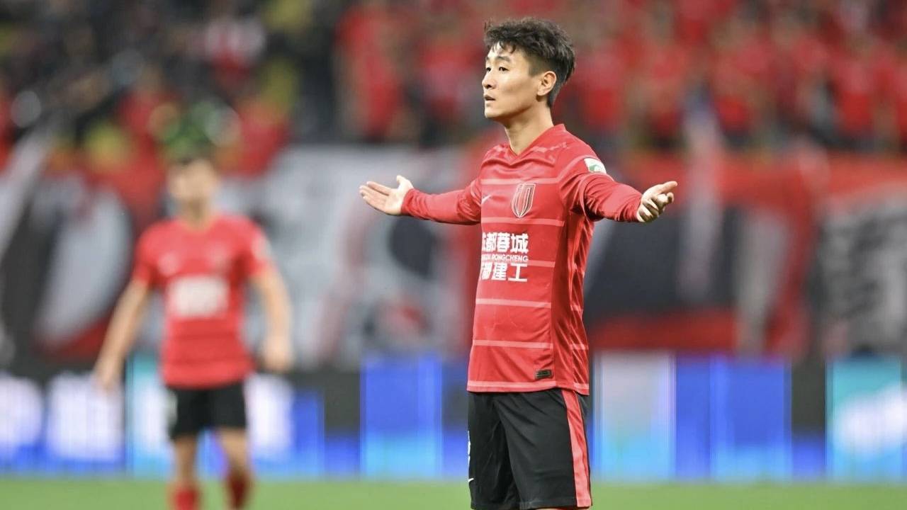 包含球迷辱骂韦世豪妻子！队友发声：有些看台连做人的底线的词条